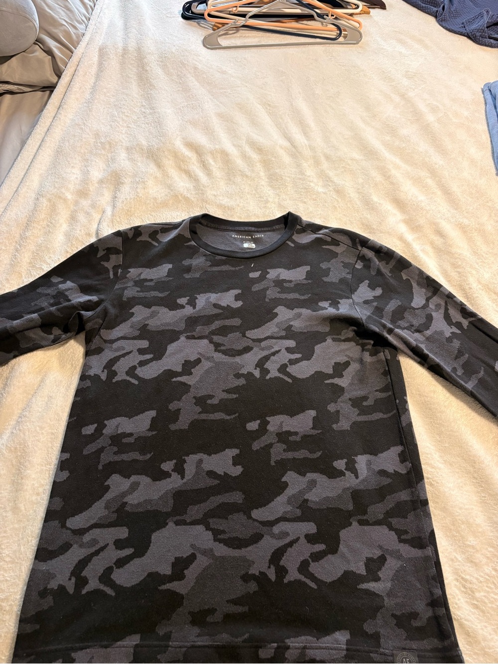 American Eagle Men's Black & Gray Camo Long-Sleeve Shirt